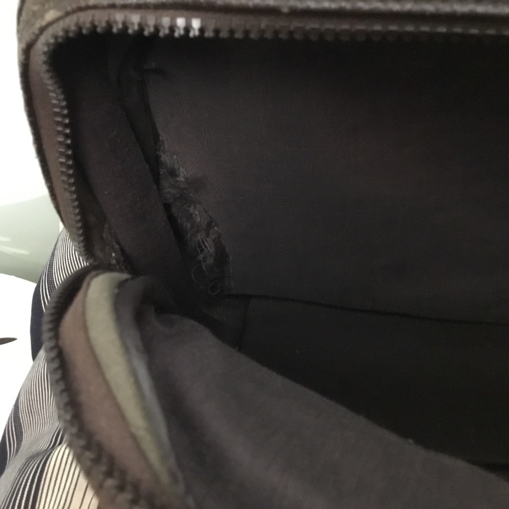 Genuine Leather Zippered Shoulder Messenger Bag - Picture 14 of 16